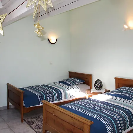 Ferienhaus Mit Pool 180s Hébergement de vacances Hyères